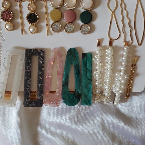 Hair clips - Picture 3 of 7